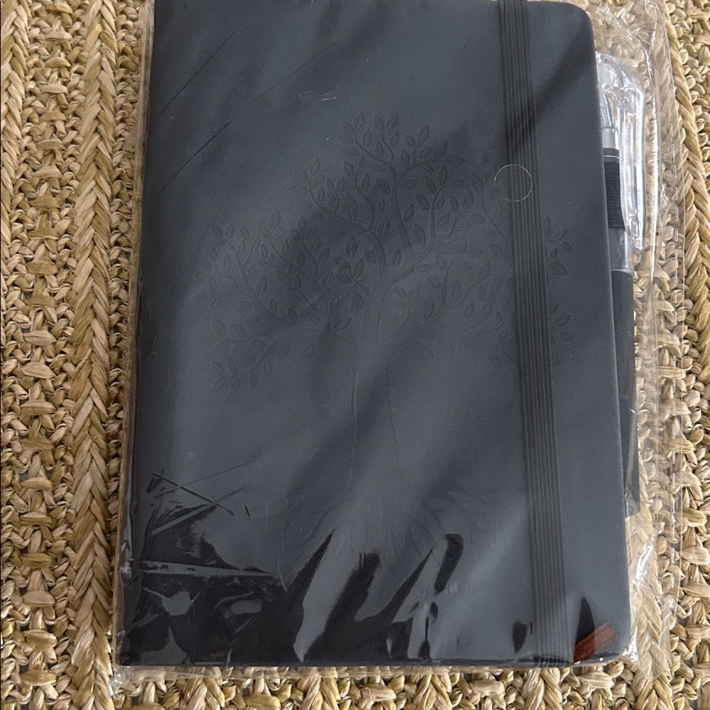 🌼Small journal (Black) with pen